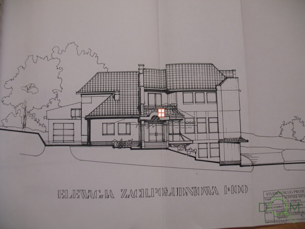 70409367.jpg